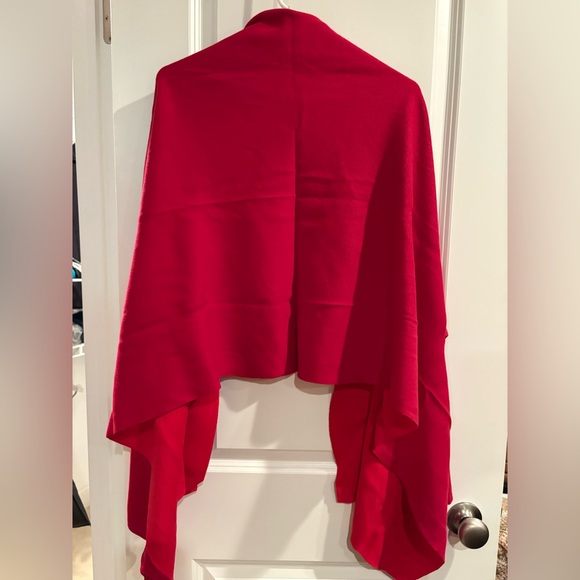 Chico’s Reversible Travel Wrap Rauna with travel bag. Red - Picture 4 of 10